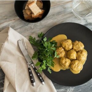 Albóndigas en salsa de almendras